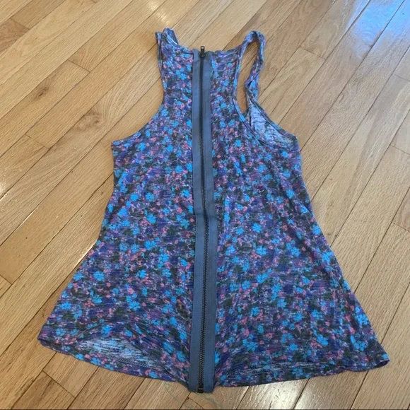 Silence + Noise (UO) Floral Racerback Tank size XS - Picture 4 of 6